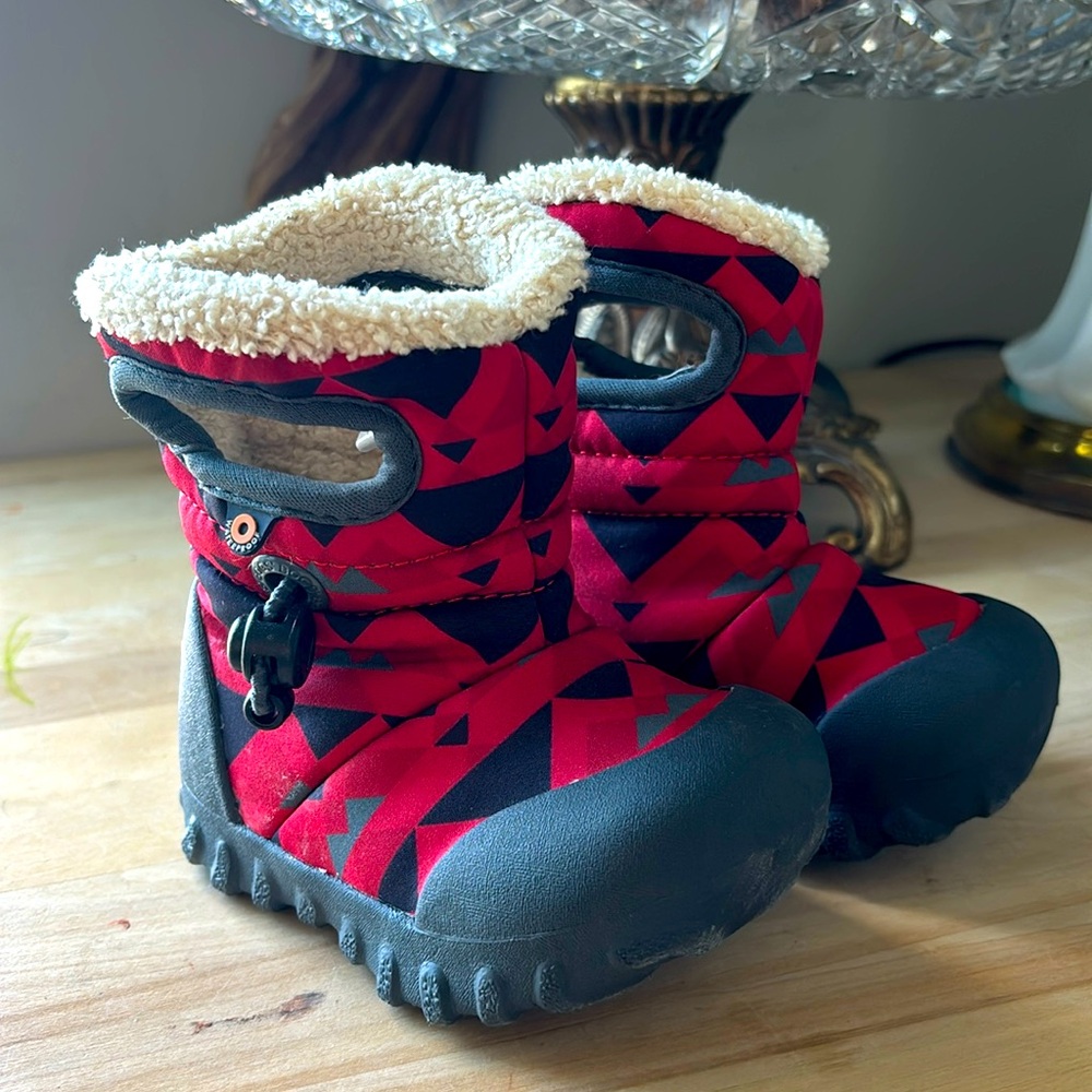 BOGS infant size 4 black and red boots